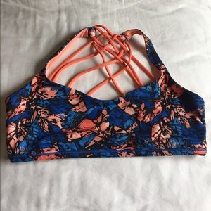 EUC lululemon Free to be wild bra